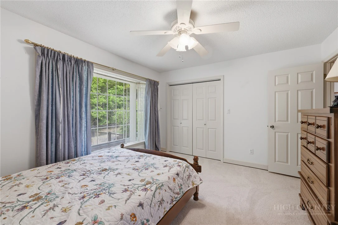 Image number 15 for the current listing