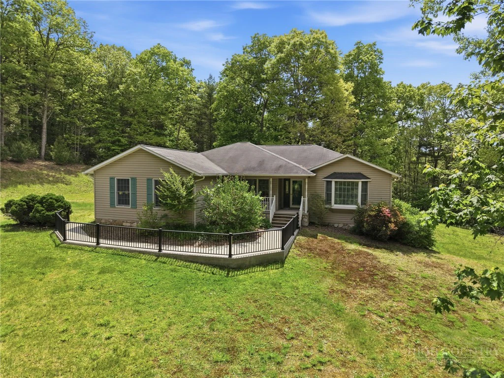 Image number 18 for the current listing