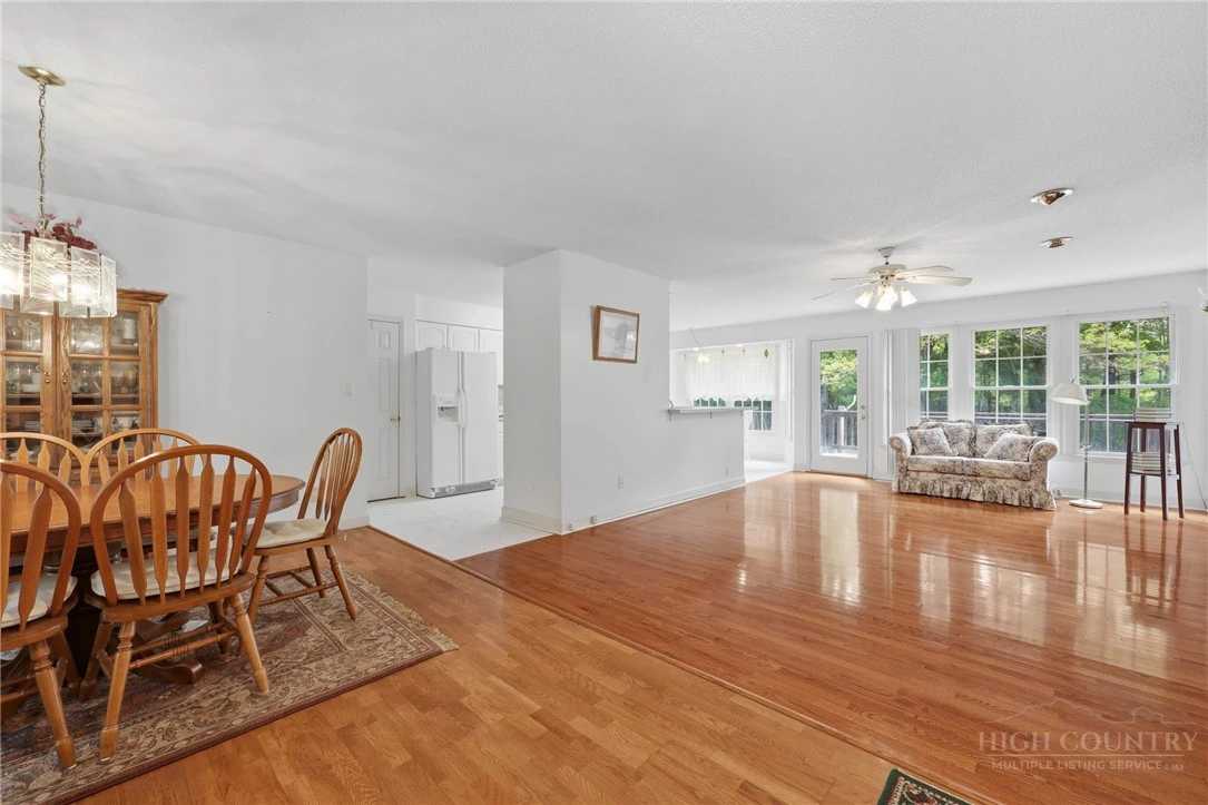 Image number 2 for the current listing