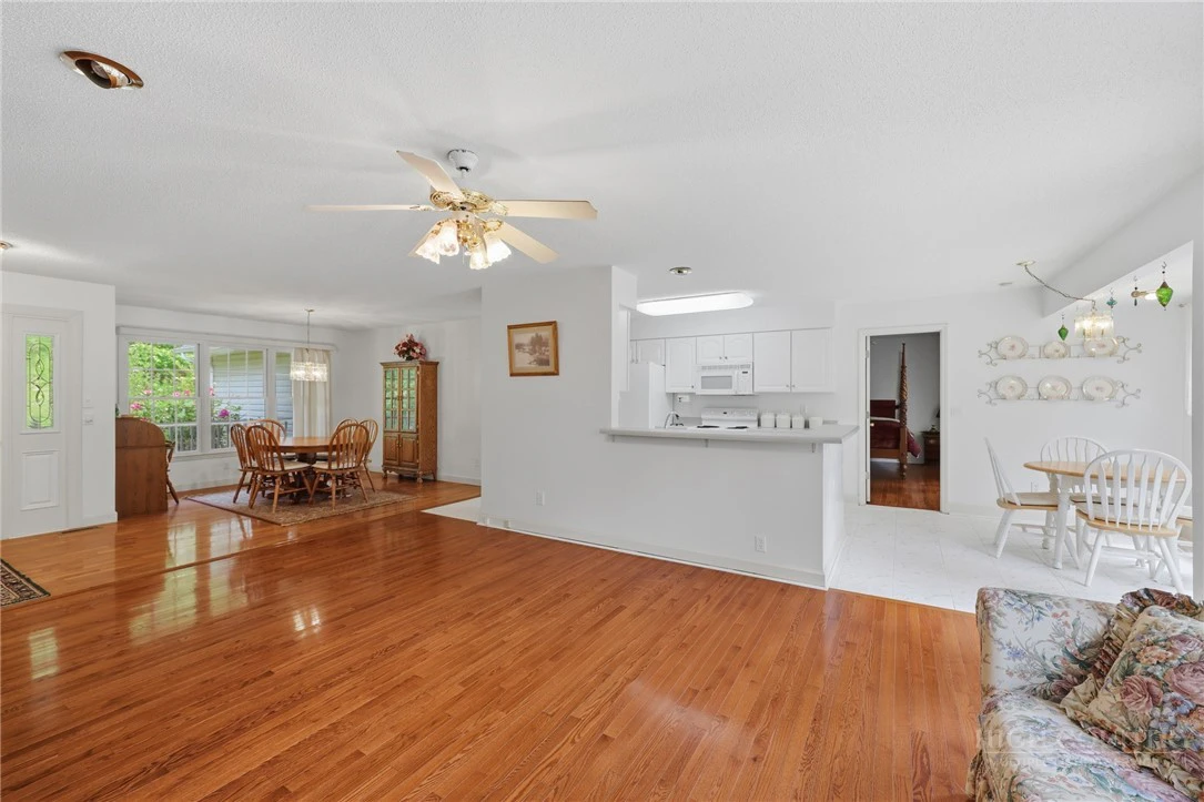 Image number 3 for the current listing