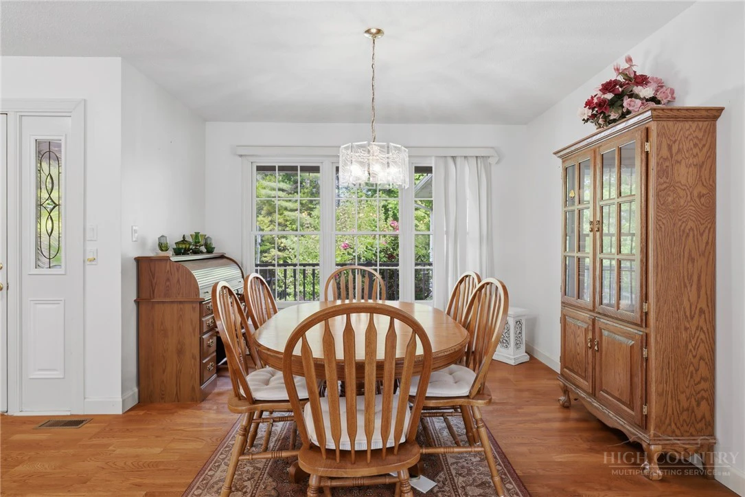 Image number 5 for the current listing