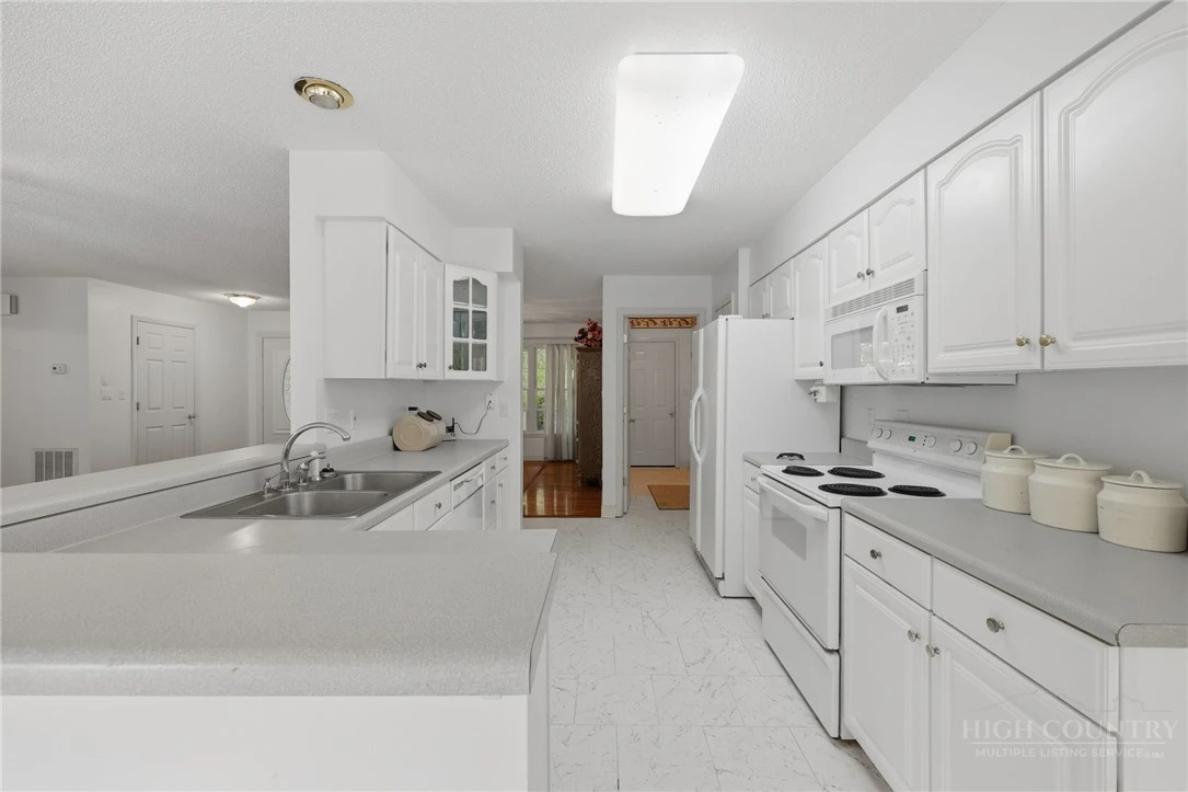 Image number 8 for the current listing
