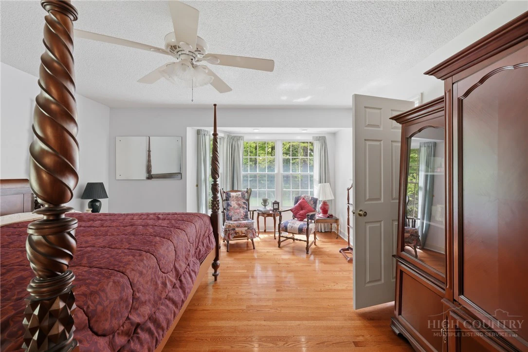 Image number 10 for the current listing