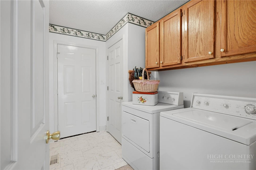 Image number 13 for the current listing
