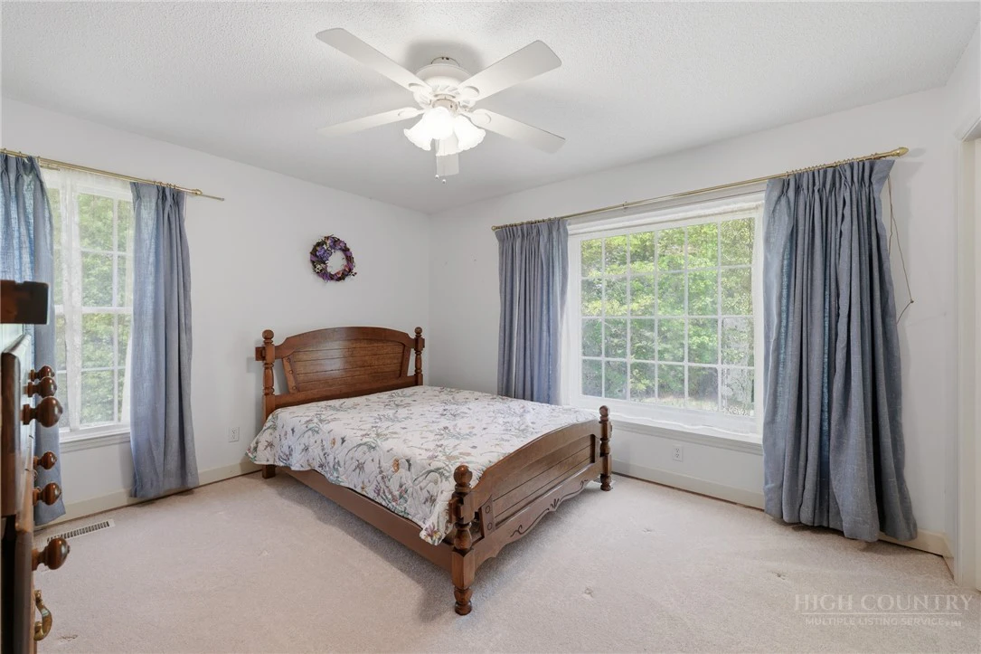 Image number 14 for the current listing