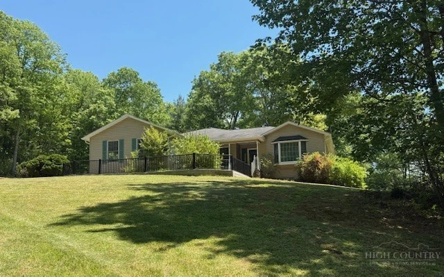 Image number 1 for the current listing