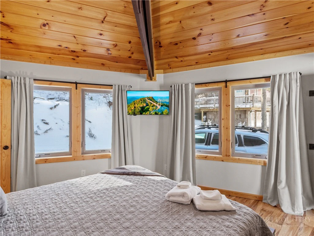 Image number 7 for the current listing