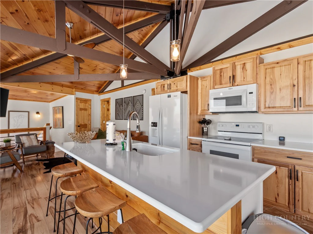 Image number 21 for the current listing