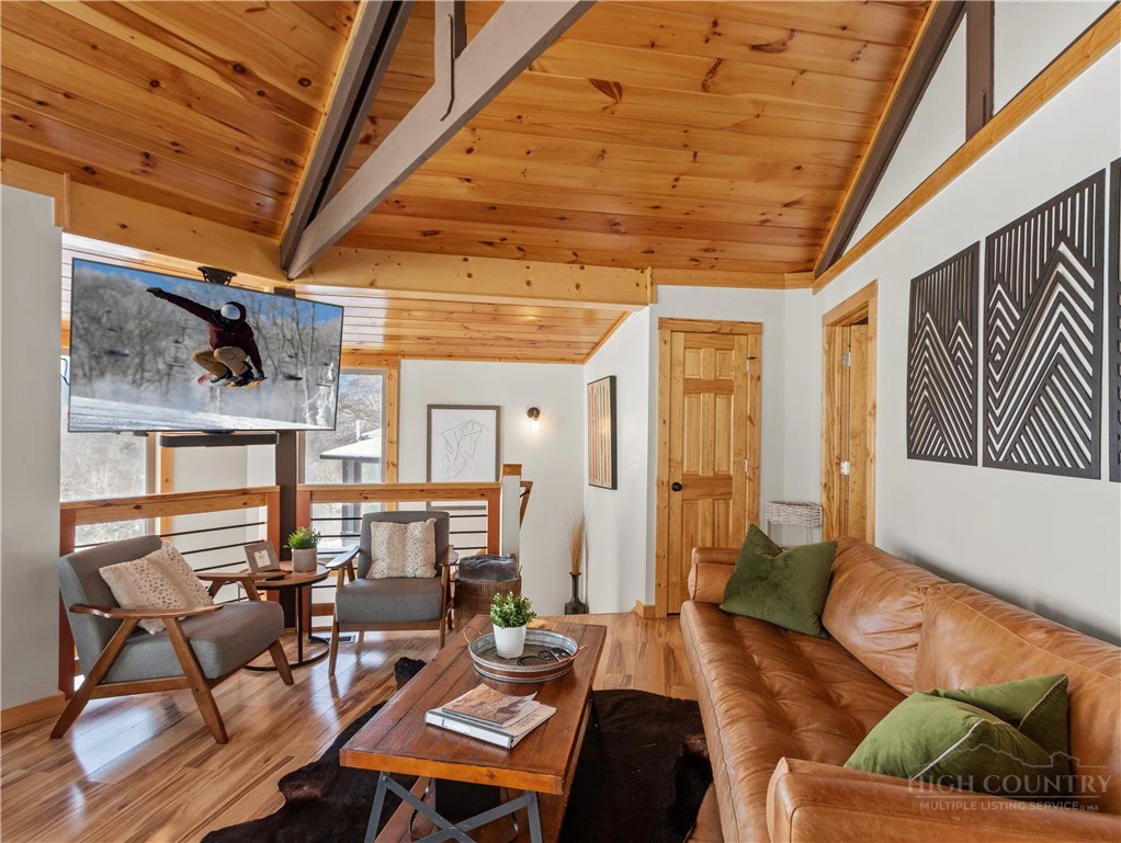 Image number 18 for the current listing