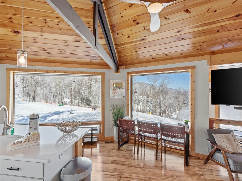 Image number 20 for the current listing