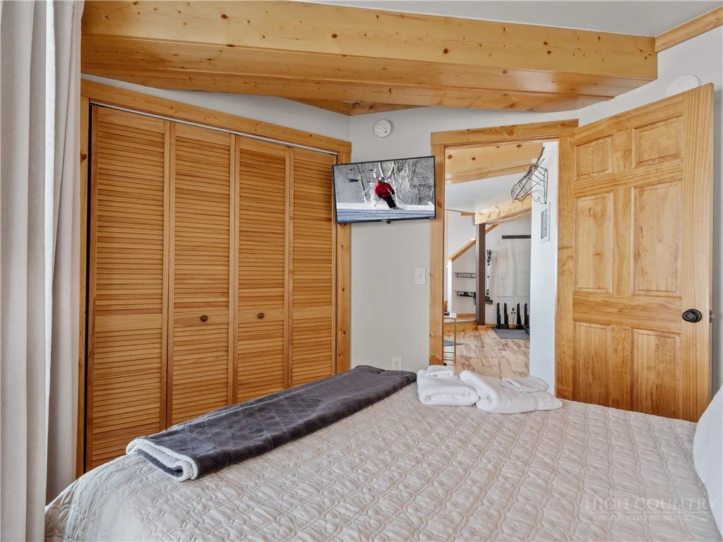 Image number 2 for the current listing