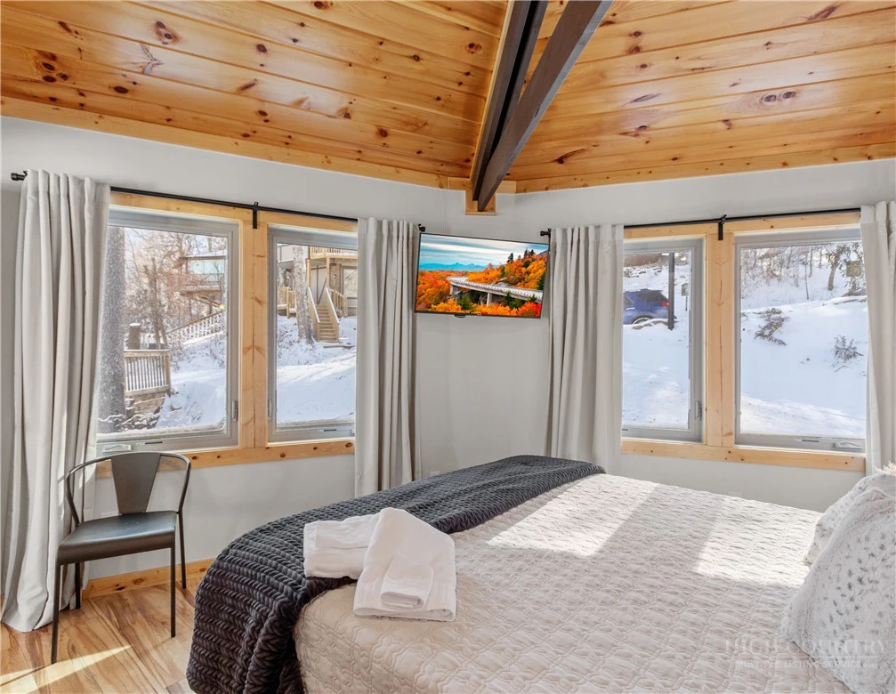 Image number 11 for the current listing