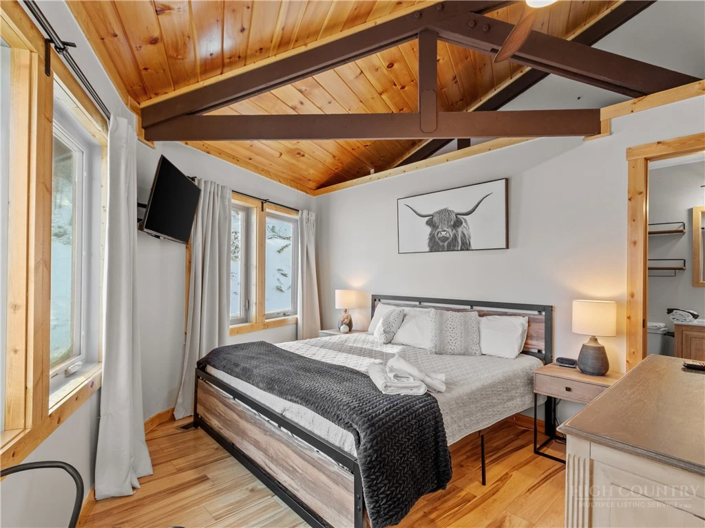 Image number 12 for the current listing