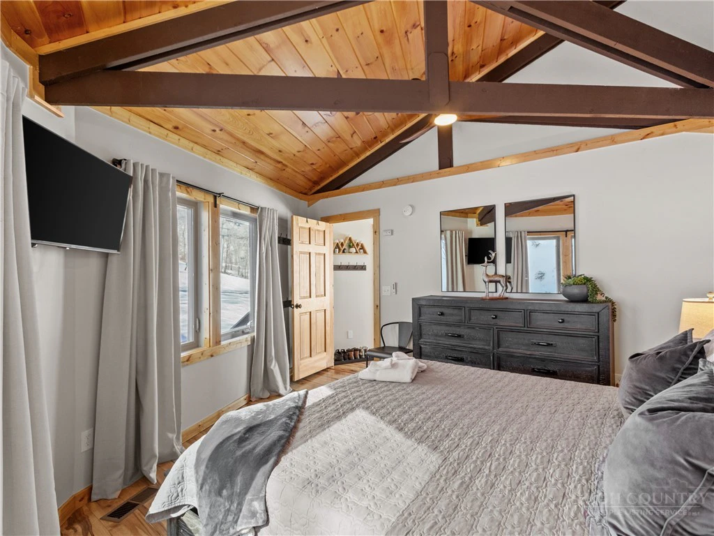 Image number 5 for the current listing