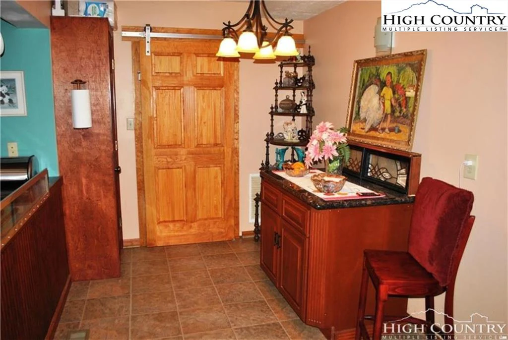 Image number 11 for the current listing