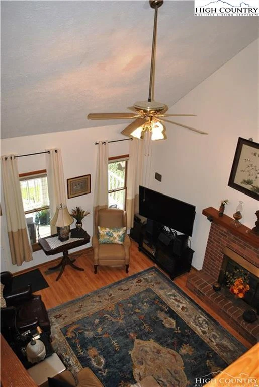 Image number 8 for the current listing