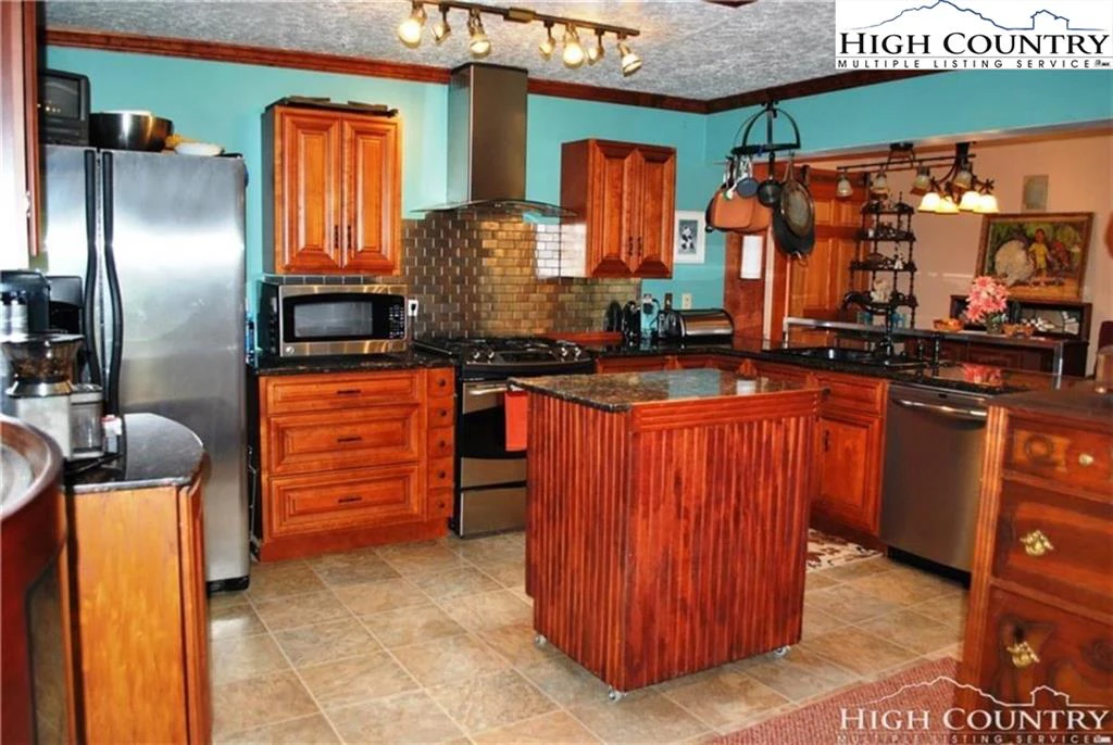 Image number 13 for the current listing
