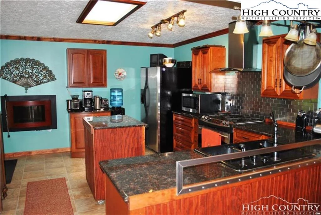 Image number 12 for the current listing