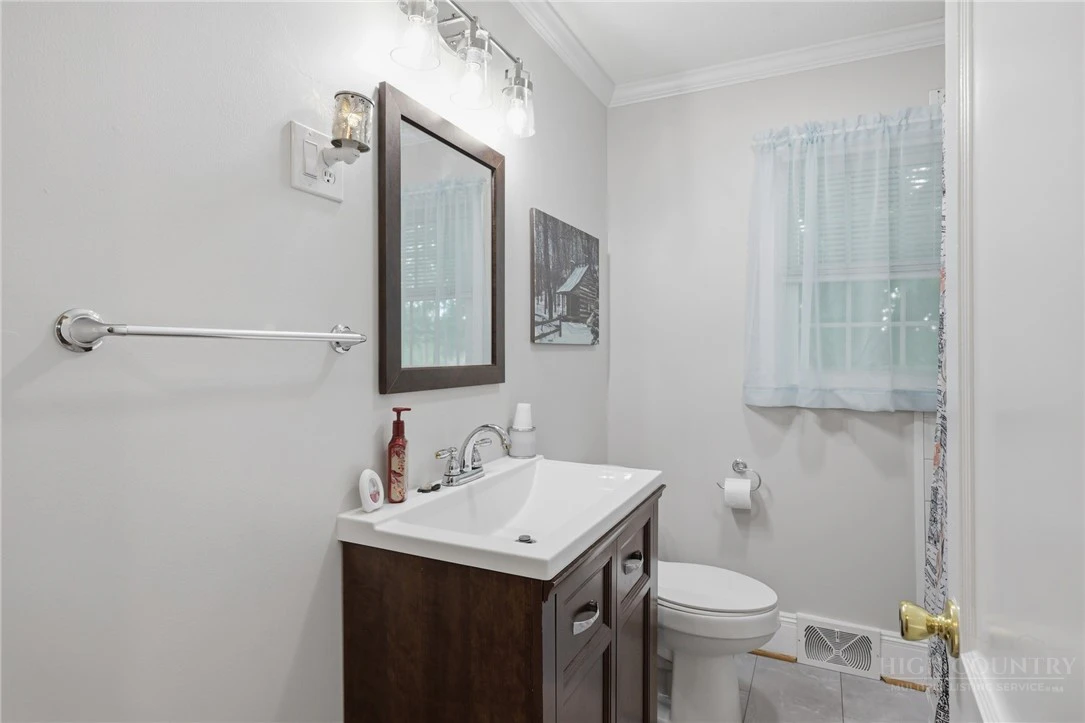 Image number 14 for the current listing