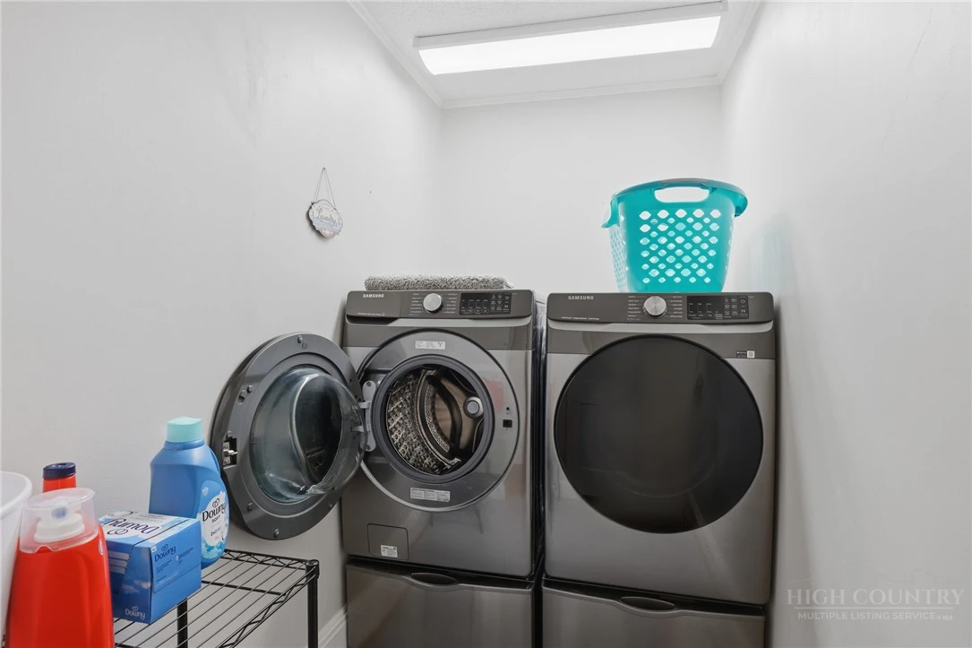 Image number 3 for the current listing