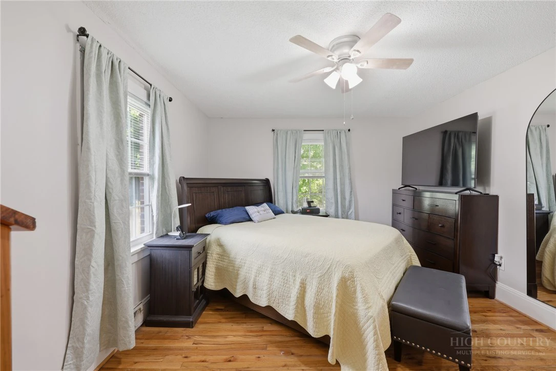 Image number 5 for the current listing