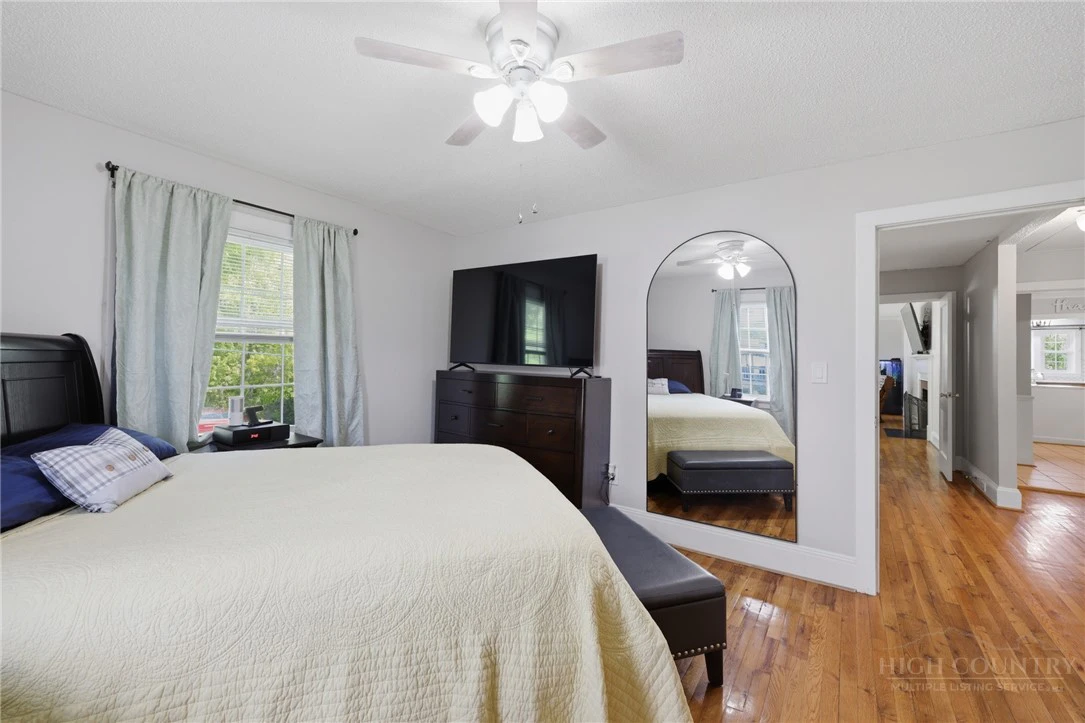 Image number 6 for the current listing