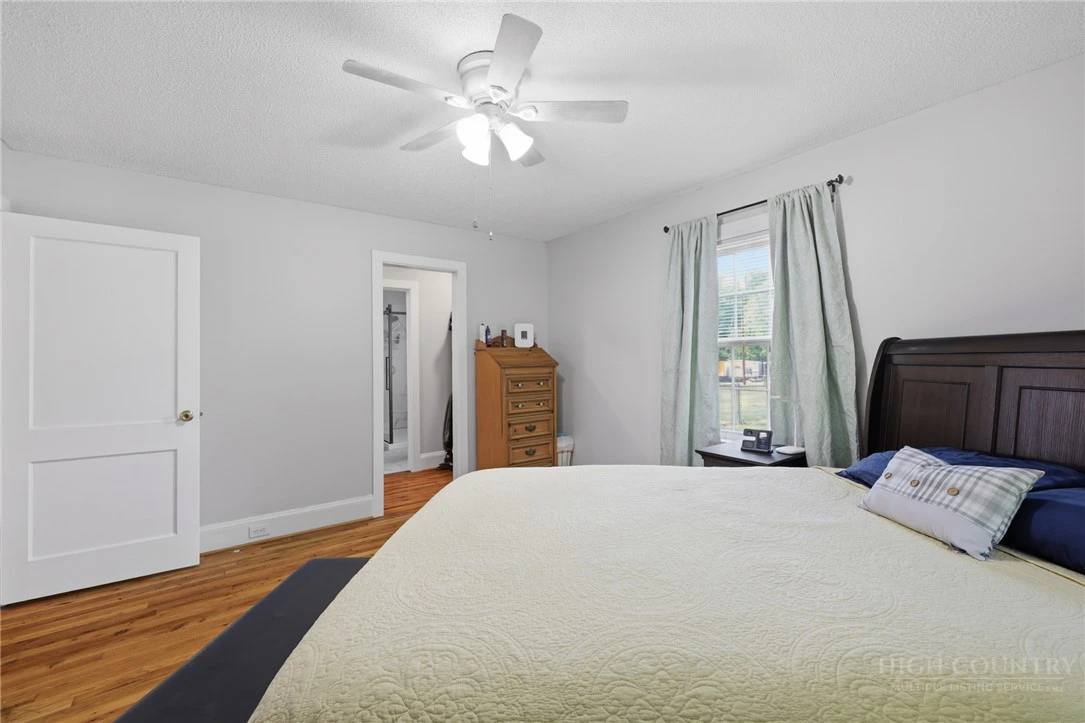 Image number 7 for the current listing