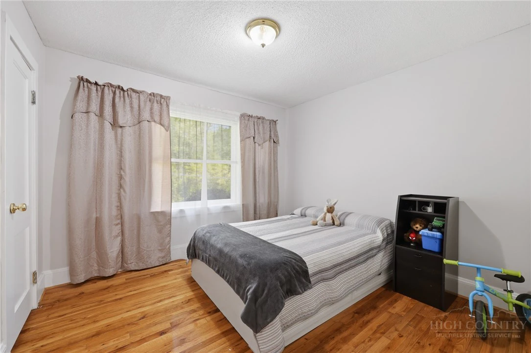 Image number 10 for the current listing