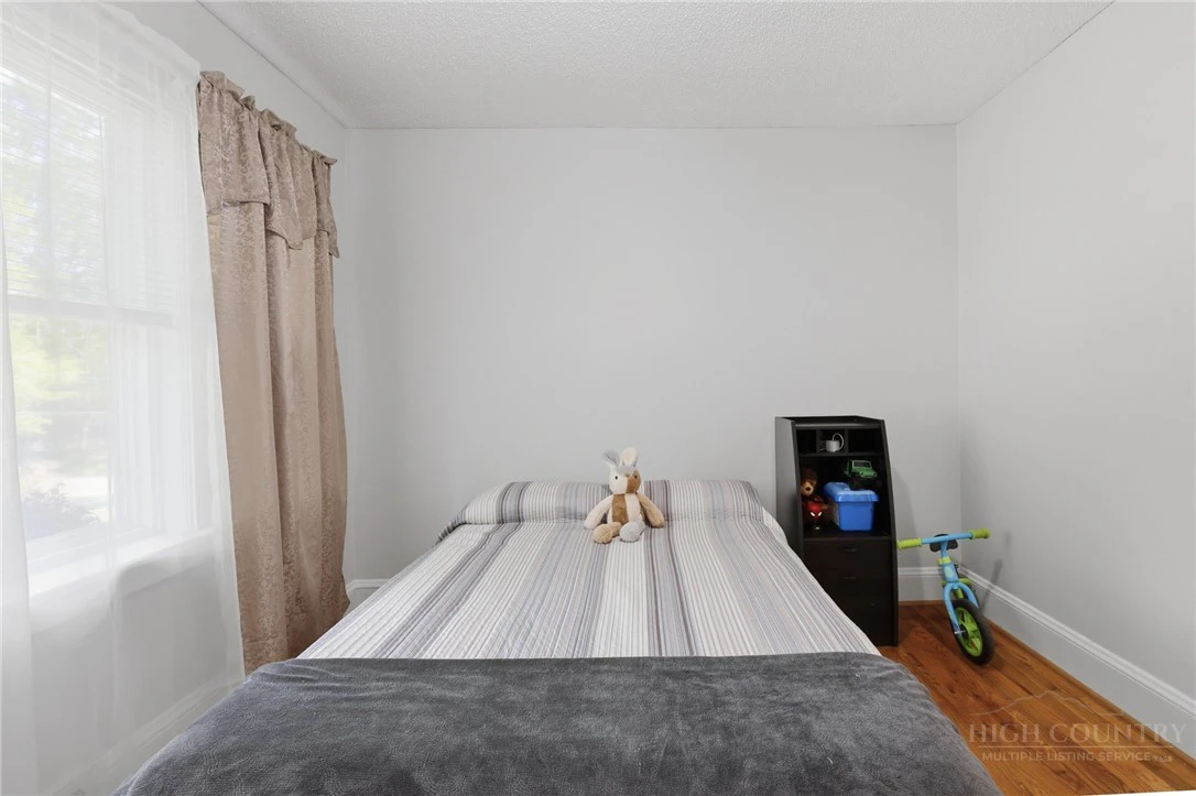 Image number 11 for the current listing