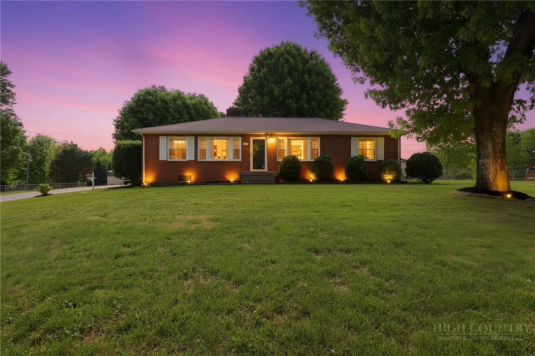 Image number 1 for the current listing