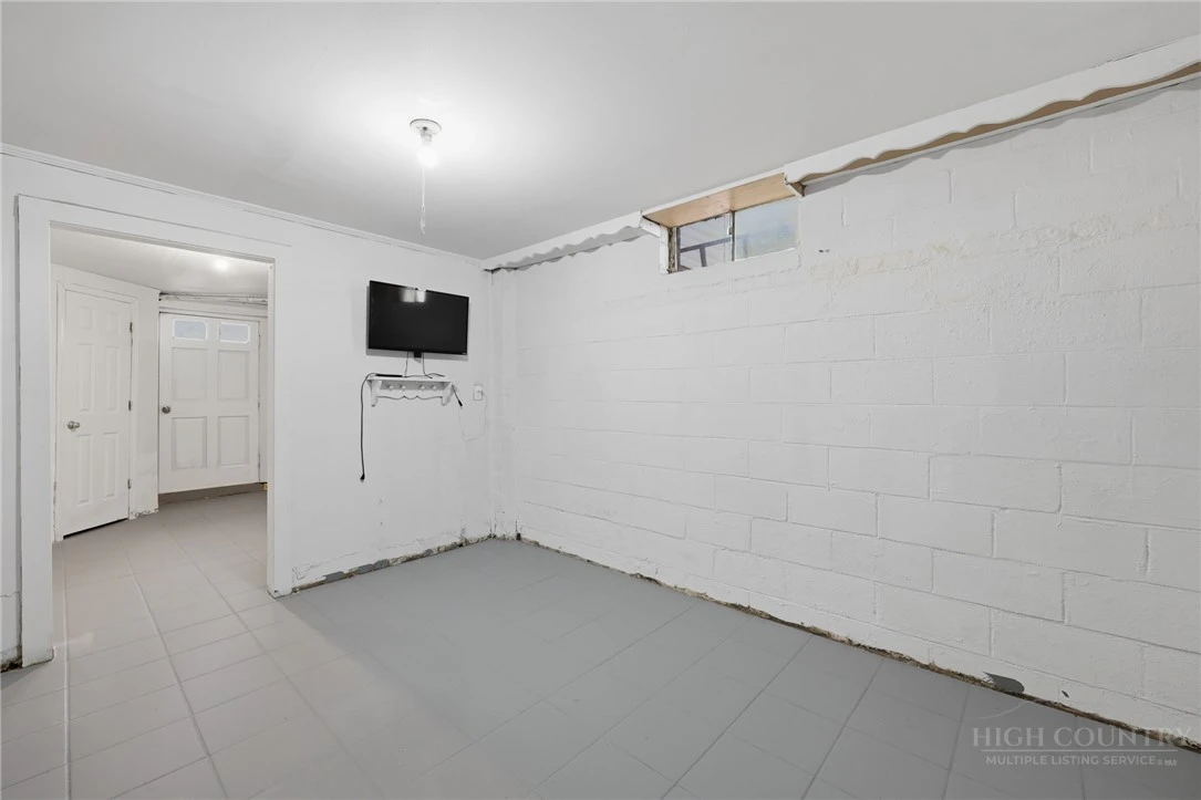 Image number 18 for the current listing