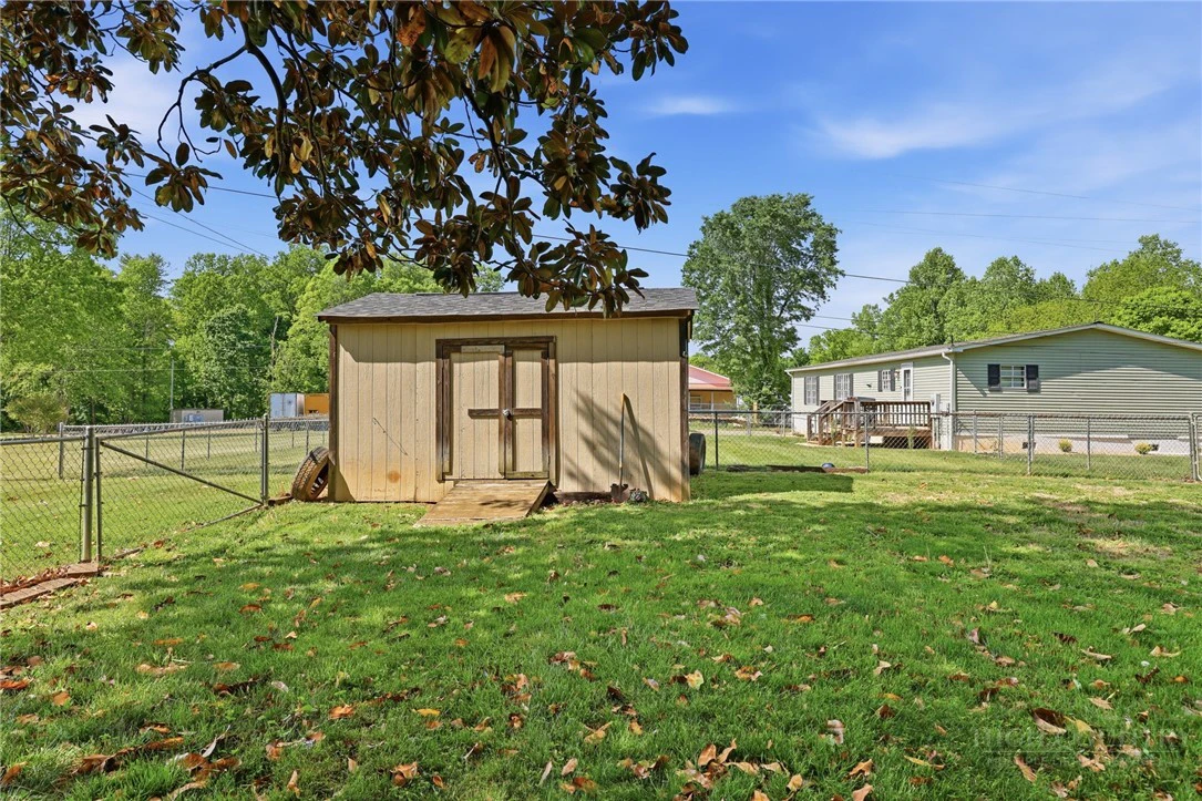 Image number 19 for the current listing