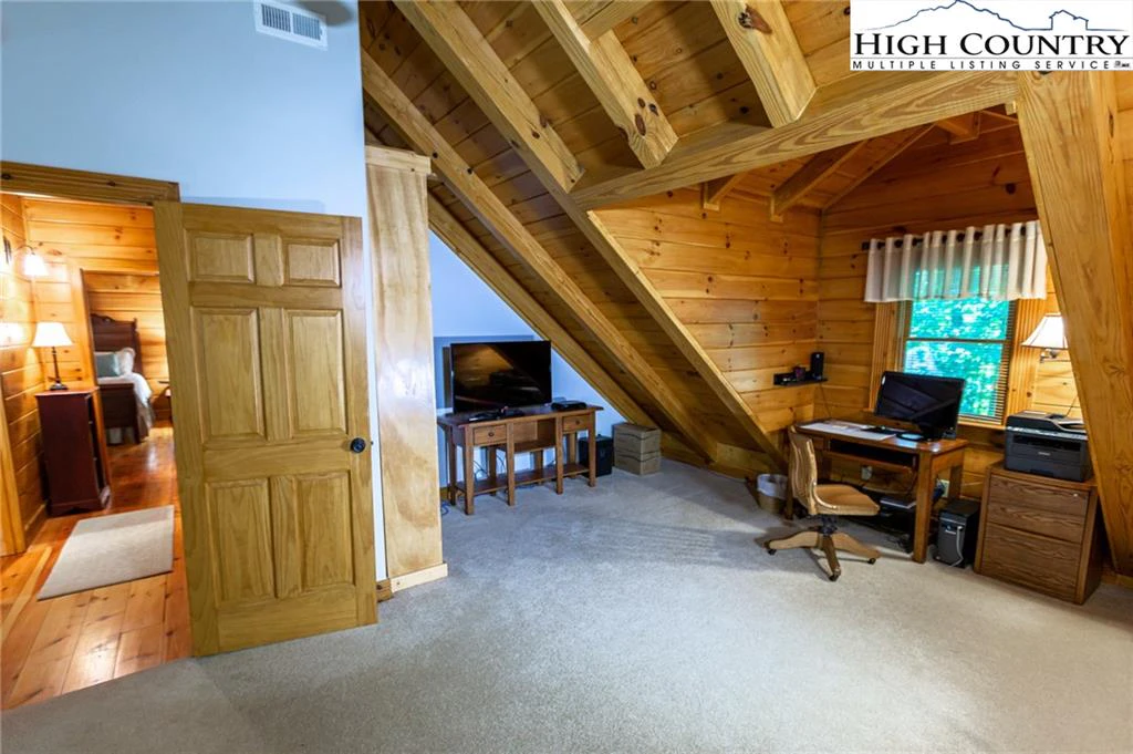 Image number 4 for the current listing
