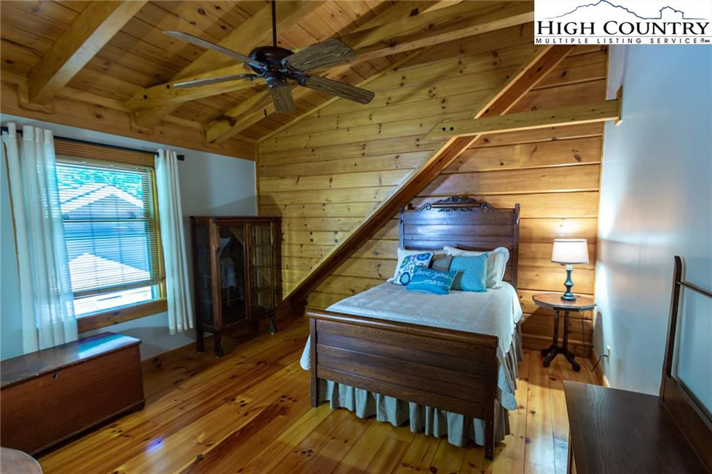 Image number 5 for the current listing