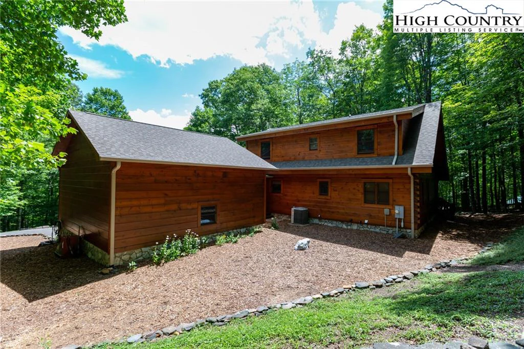 Image number 16 for the current listing