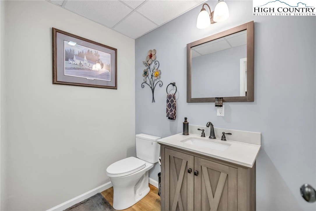 Image number 15 for the current listing