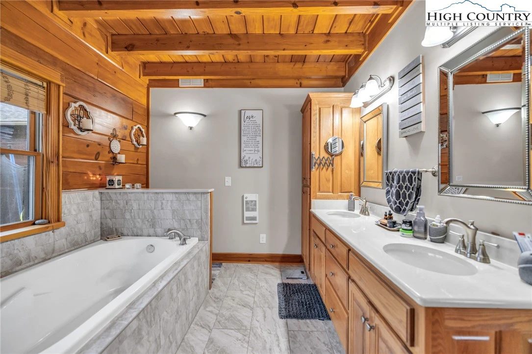 Image number 5 for the current listing