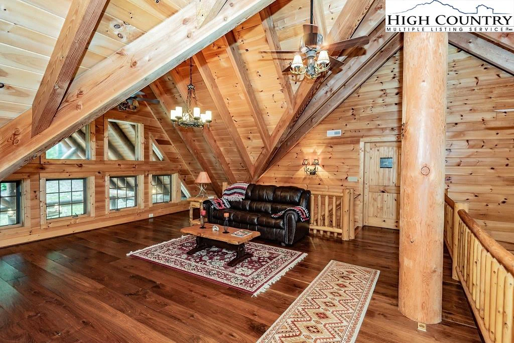 Image number 9 for the current listing