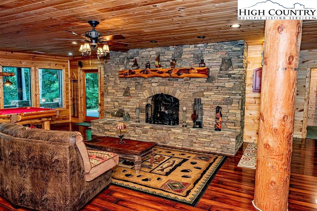 Image number 21 for the current listing