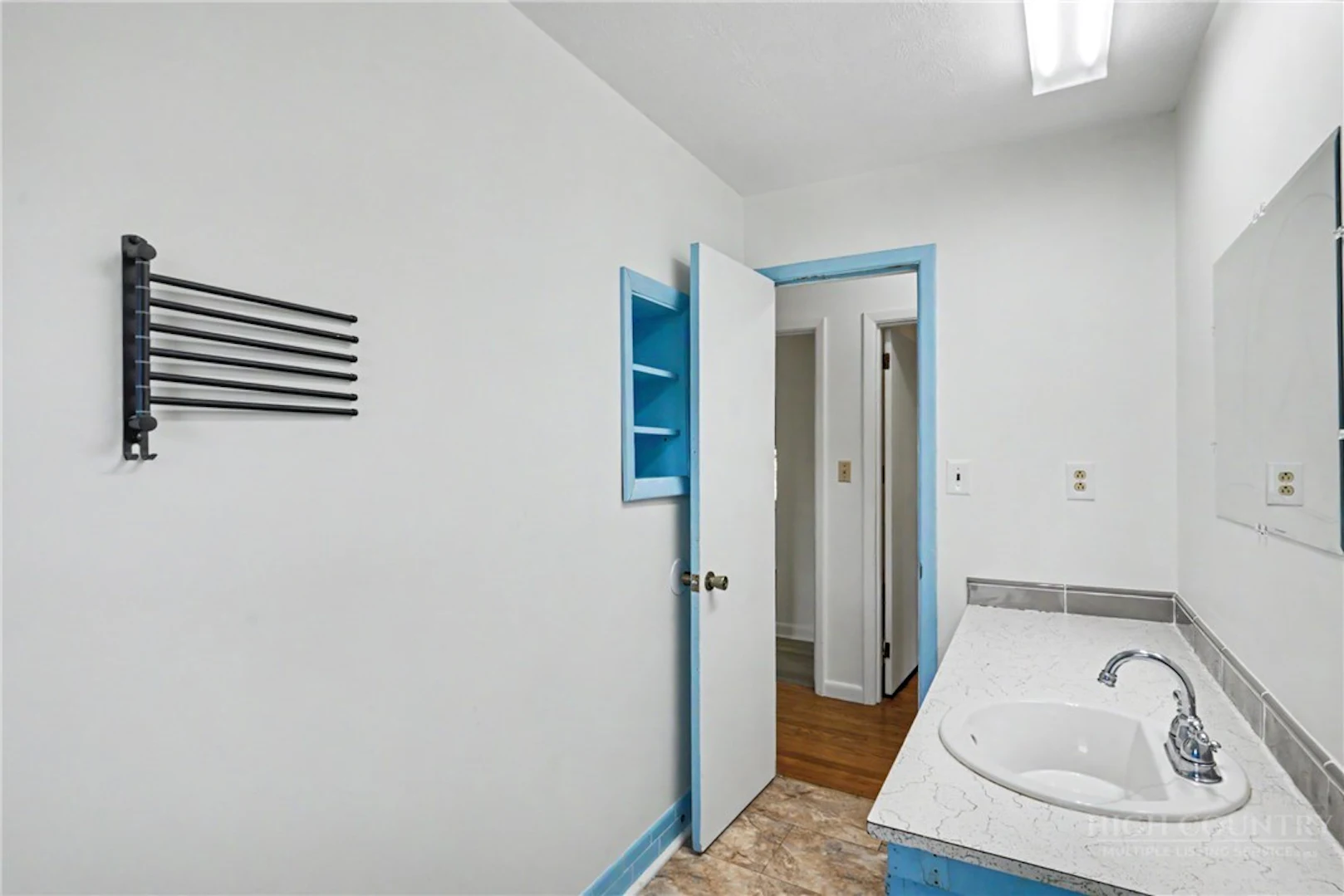 Image number 18 for the current listing