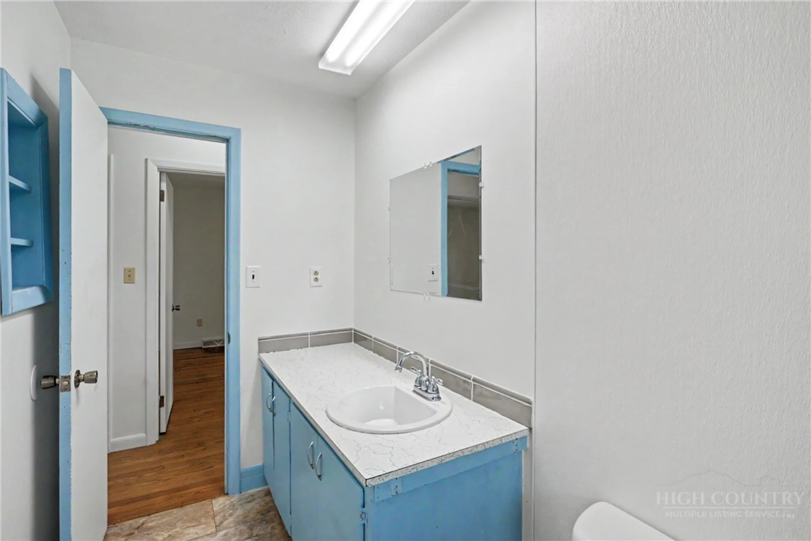 Image number 19 for the current listing