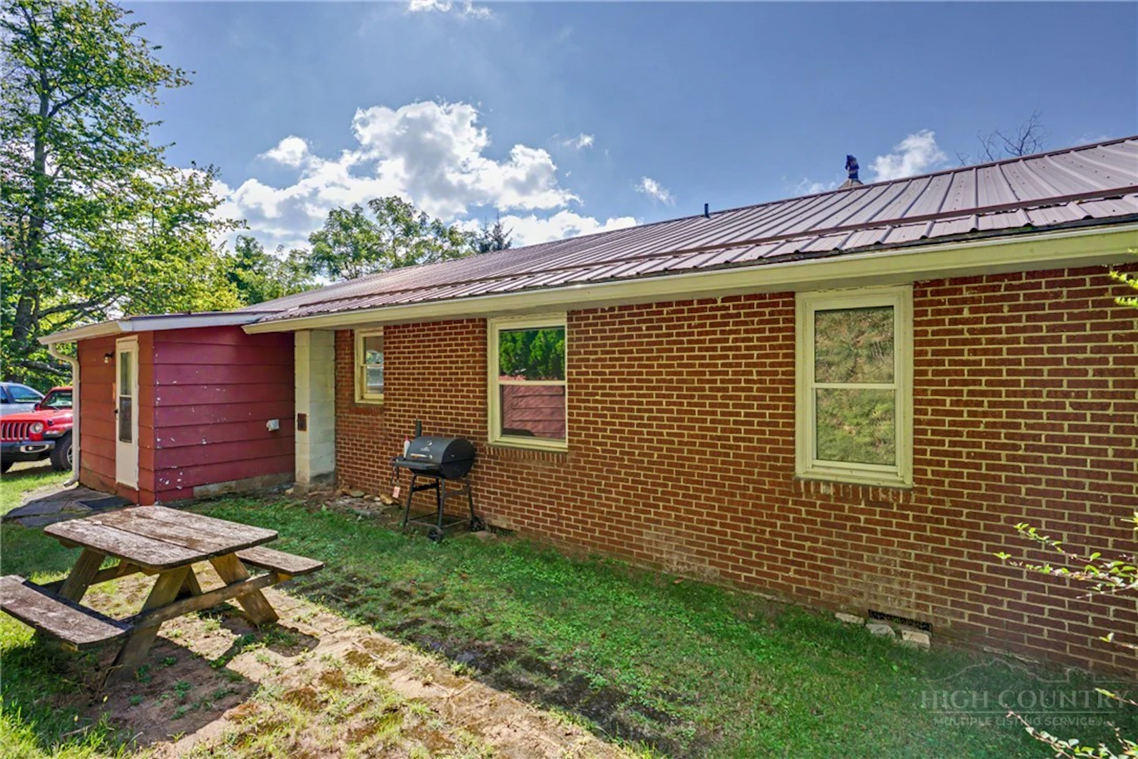 Image number 28 for the current listing