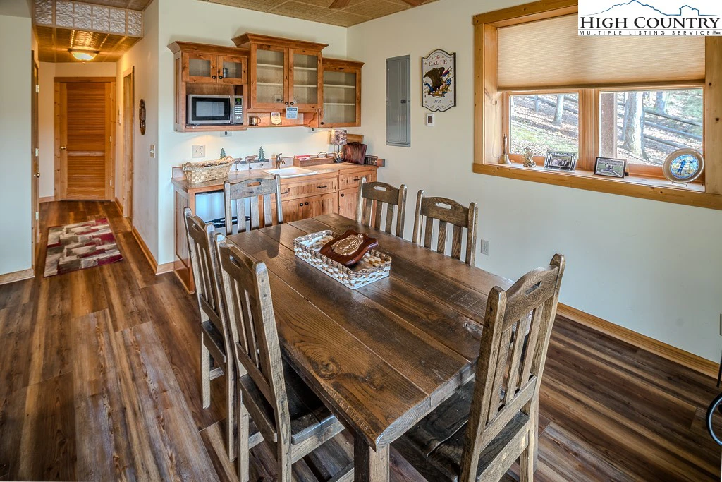 Image number 11 for the current listing