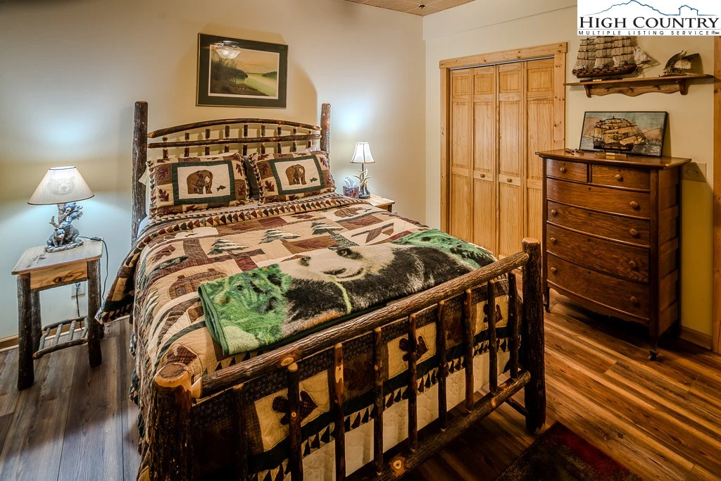 Image number 2 for the current listing