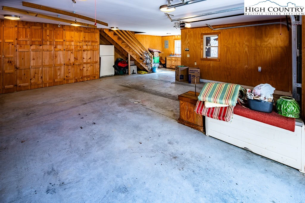 Image number 21 for the current listing