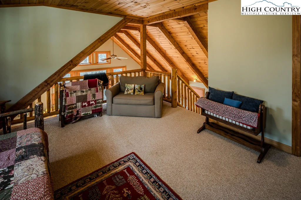 Image number 3 for the current listing