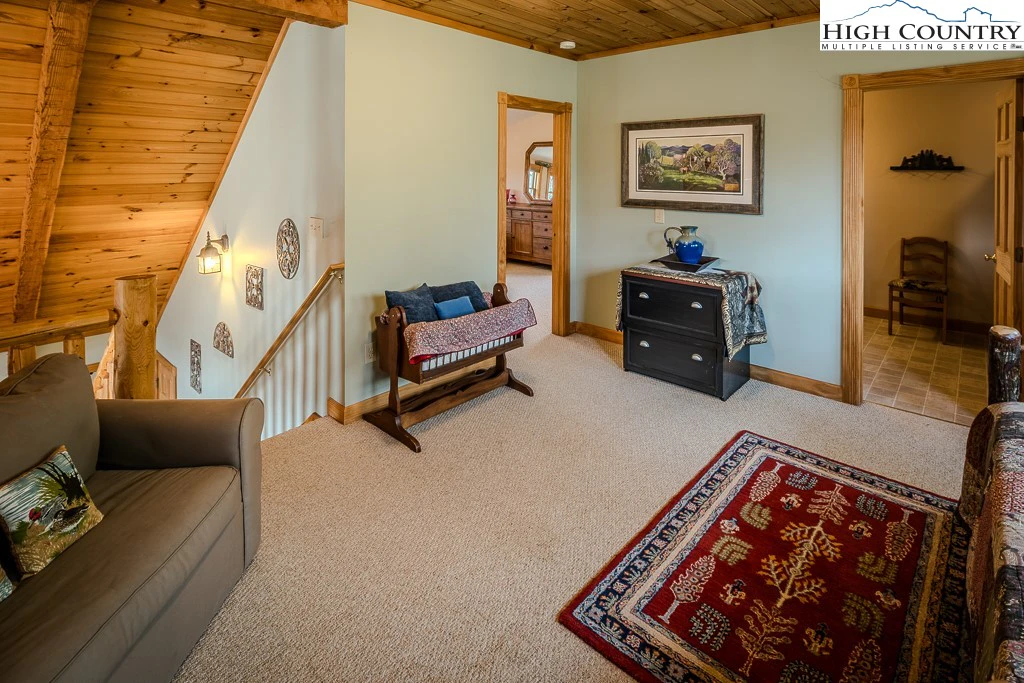 Image number 4 for the current listing