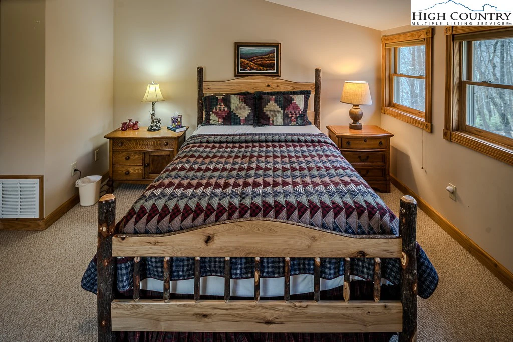Image number 5 for the current listing