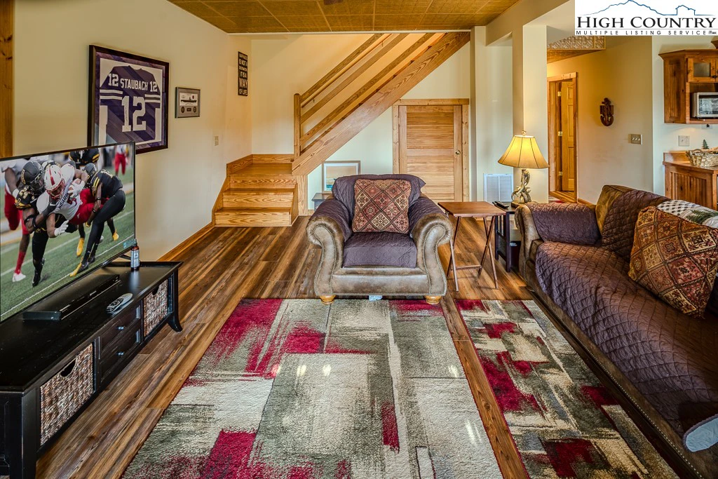 Image number 8 for the current listing