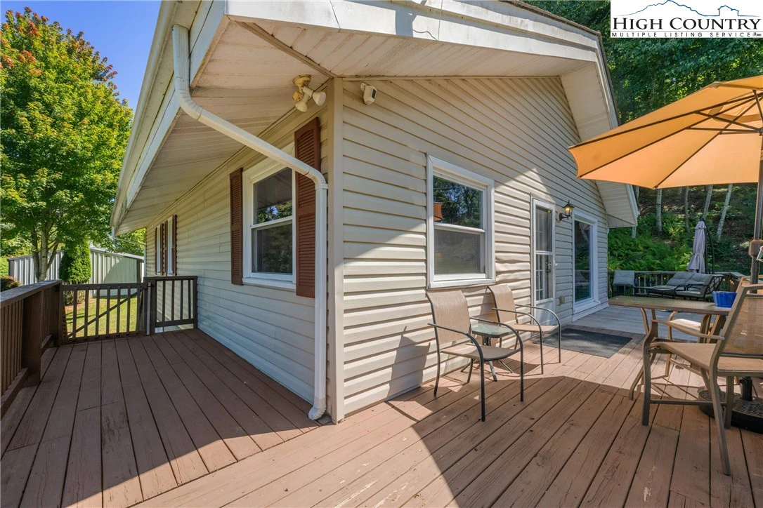 Image number 19 for the current listing